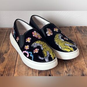 Top shop Women’s 9.5 Velvet Embroidered Slip on Shoe